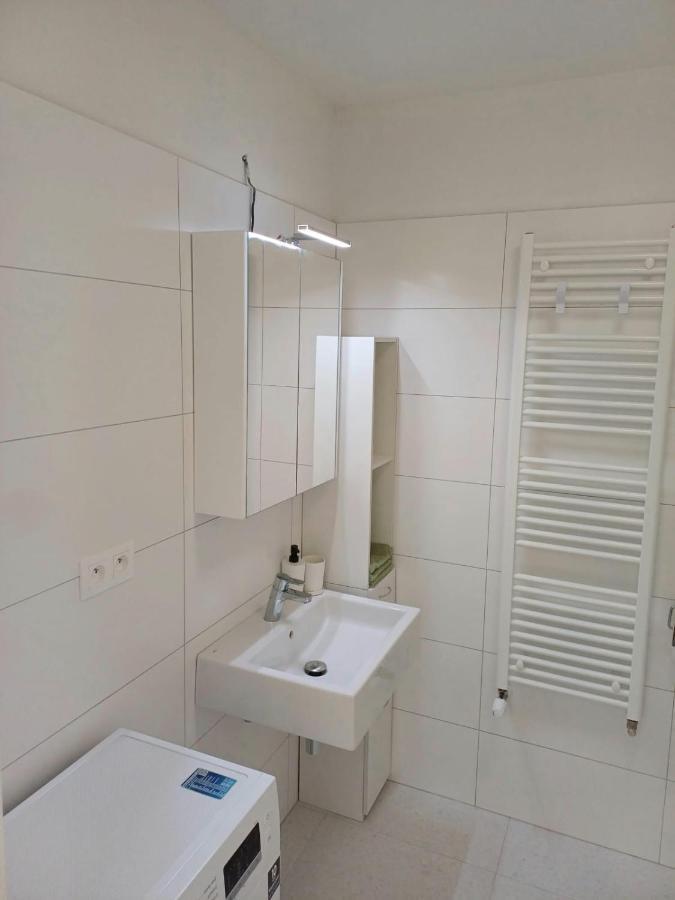 New Air-Conditioned Apartment 5 Minutes By Walk From The Airport With Free Garage Parking 브라티슬라바 외부 사진
